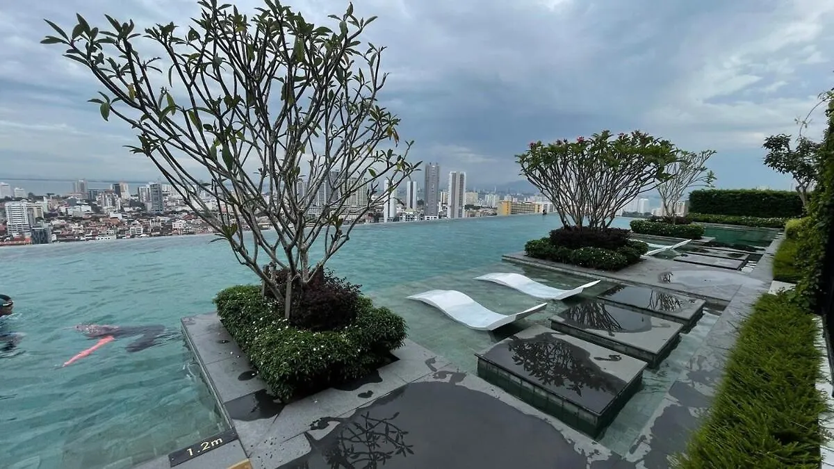 Luxury Sky Pool 8-Pax City Centre Beacon George Town